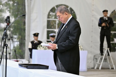 写真：自衛隊殉職隊員追悼式で追悼の辞を述べる石破首相＝１１日午前、防衛省（代表撮影）