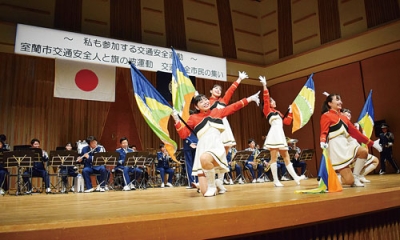 写真：「交通安全市民の集い」では道警音楽隊とカラーガード隊のパフォーマンスも披露される（写真は昨年の様子）
