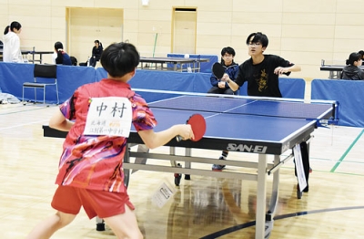 写真：全国大会出場を駆け、熱いラリーを繰り広げた