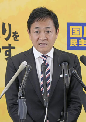 写真：記者会見する国民民主党の玉木代表＝１４日午前、国会