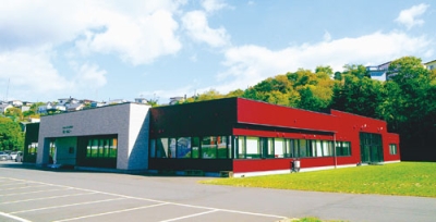 写真：道福祉のまちづくり賞に選ばれた室蘭言泉学園「コミュニティプラザはーもにー」