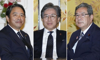 写真：会談に臨む（左から）国民民主党の榛葉幹事長、立憲民主党の安住幹事長、日本維新の会の中司幹事長＝１４日午後、国会