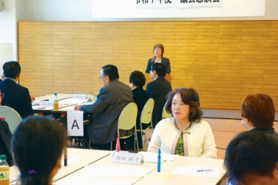 写真：人口減少をテーマに議論した議会懇談会