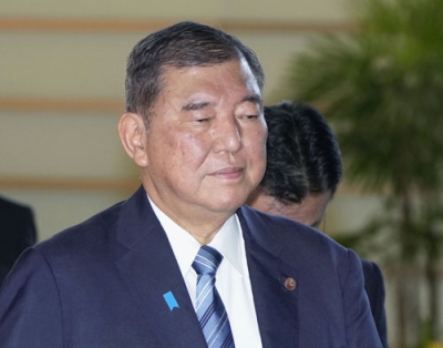 写真：首相官邸に入る石破首相＝１７日午前