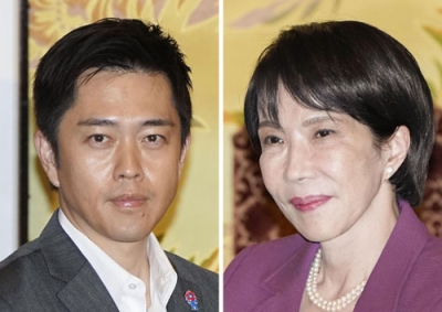写真：１５日、国会内で会談に臨む自民党の高市総裁（右）と日本維新の会の吉村代表