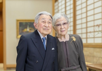 写真：上皇さまと上皇后美智子さま＝東京・元赤坂の仙洞御所（宮内庁提供）