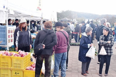 写真：多くの来場者でにぎわった「そうべつ物産市２０２５」