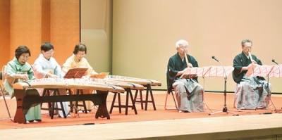 写真：和の調べで芸術の秋を彩る伊達三曲会の会員たち