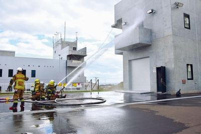 写真：相互応援区域で発生した火災現場を想定した合同訓練