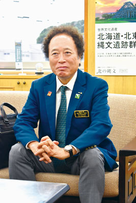 写真：洞爺湖町のため協力する姿勢を示す玉井ガバナー