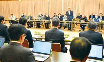 写真：地域の課題について話す村井会長代行