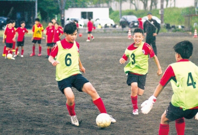 写真：練習に励むコンサ室蘭Ｕ－１２の選手たち