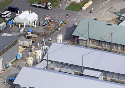 写真：鳥インフルエンザの陽性が確認された北海道白老町の養鶏場＝２２日午前１０時１５分（共同通信社ヘリから）