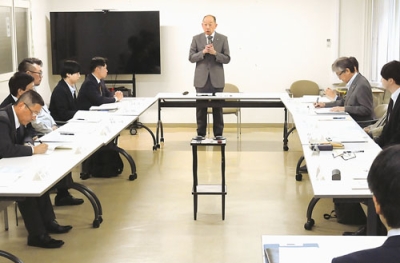 写真：非行、いじめの状況などを話し合った対策連絡協議会の会合