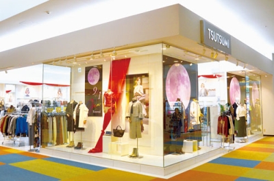 写真：「紳士服　秋・冬物展示会」を開催するつつみＭＯＲＵＥ店