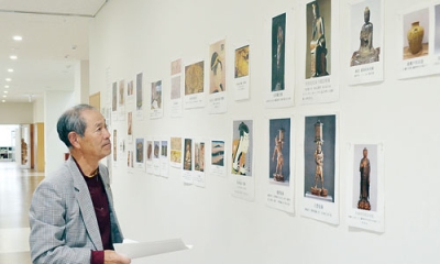 写真：１９５２年の展覧会を振り返る写真が並ぶ会場