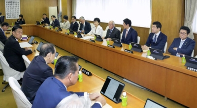 写真：自民党本部で開かれた総務会＝２４日午前、東京・永田町