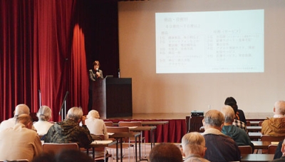 写真：消費者トラブルの現状について講演が行われた定例会議