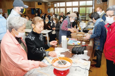 写真:多くの地域住民が訪れた合同秋まつり