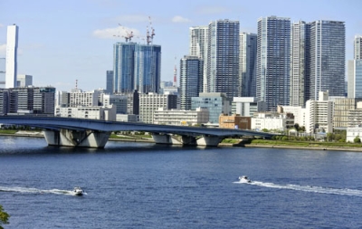 写真：晴海運河とビル群