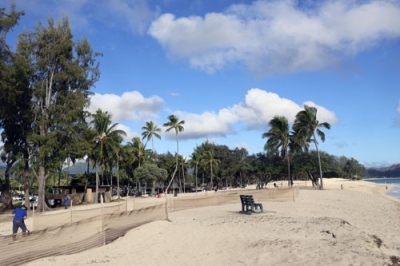 写真:米ハワイ州カイルアのビーチ=8月(共同)