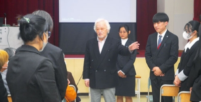 写真：認知症について語る竹内さん