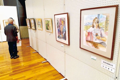 写真:協会賞に選ばれた加藤さんの「先ずはメールして」(右)