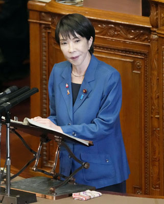 写真：参院本会議で答弁する高市首相＝６日午前