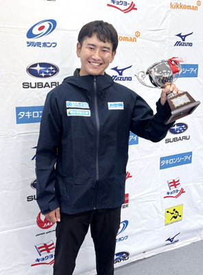 写真：カヌーのＮＨＫ杯で羽根田卓也を破って優勝した斎藤彰太＝１０月、東京都江戸川区のカヌー・スラロームセンター