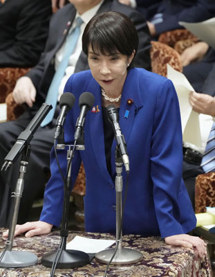 写真：北朝鮮がミサイルを発射したことについて、衆院予算委で発言する高市首相＝７日午後