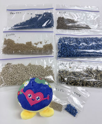 写真：花博マスコットキャラクター「トゥンクトゥンク」のぬいぐるみ。ヒマワリやブロッコリーなどの種子と一緒にロケットで運ばれ、ＩＳＳの日本の実験棟に保管されている（国際園芸博覧会協会提供）