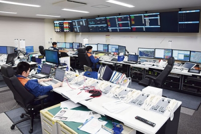 写真：室蘭市消防総合庁舎内に整備された西いぶり消防通信指令センター。３市３町からの１１９番通報を受理する