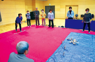 写真:モルックを楽しむ参加者