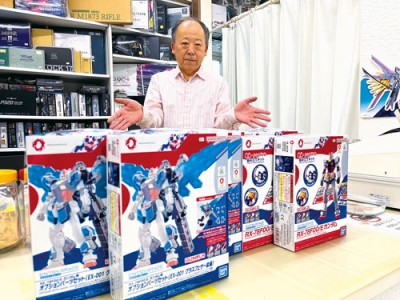 写真：「模型作りを楽しんで」と来店を呼びかける山口店主