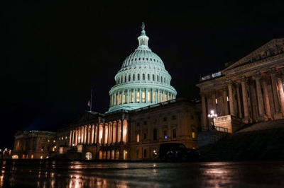 写真：政府の一部閉鎖が４０日目を迎えた米議会議事堂＝９日、ワシントン（ロイター＝共同）