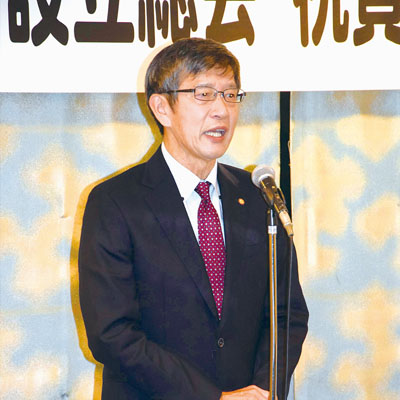 写真：室蘭地区協力雇用主会の設立総会であいさつする松永会長