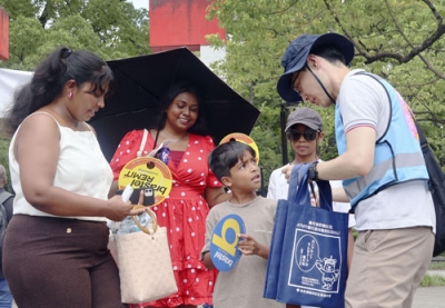 写真：警視庁の呼びかけ活動＝８月、東京・渋谷