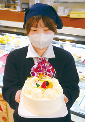 写真：新たに「とまチョップ」の砂糖菓子が飾りに使われたご試食価格で提供するケーキ