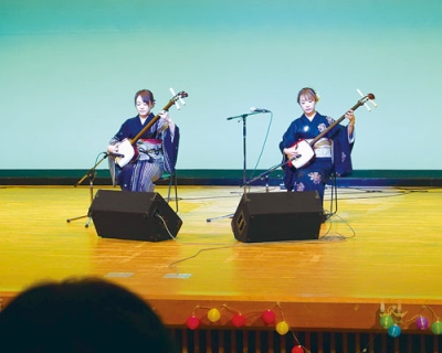 写真：多彩なステージで観客を魅了した室蘭地区連芸能まつり