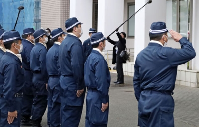 写真:秋田県警本部で開かれたクマ対策チームの出動式=13日午前、秋田市