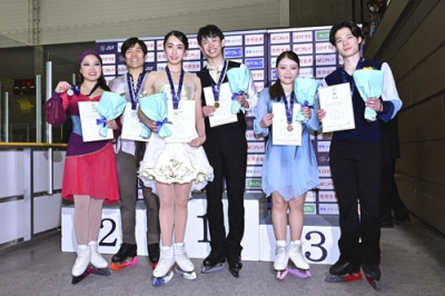 写真:西日本フィギュアのアイスダンスで優勝した櫛田育良、島田高志郎組(中央)=木下カンセーアイスアリーナ