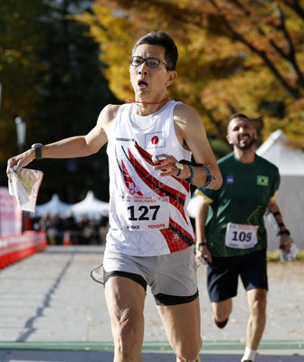 写真:男子スプリントに出場した小嶋太郎=日比谷公園