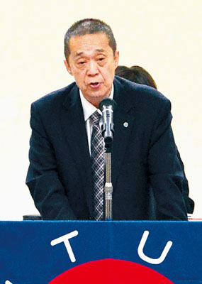 写真:連合室蘭の定期総会であいさつする日西会長
