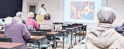 写真:民俗資料館の資料などについて解説した講座