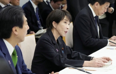 写真:人口戦略本部の初会合であいさつする高市首相(中央)=18日午前、首相官邸