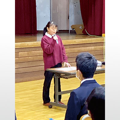 写真:違法薬物の危険性を説く島田会長(提供写真)