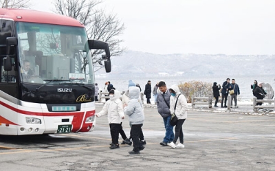 写真:年中多くの訪日客が訪れる観光地の洞爺湖
