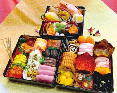 写真：こだわり抜いた和洋中の料理を詰め込んだ「豪華おせち三段重」