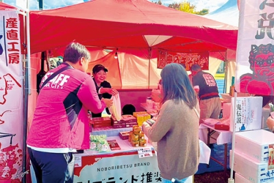 写真：登別閻魔やきそばが好評だった登別市の販売ブース（提供写真）