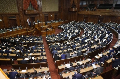 写真：ガソリン税に上乗せされる暫定税率の廃止法案を可決した衆院本会議＝２５日午後